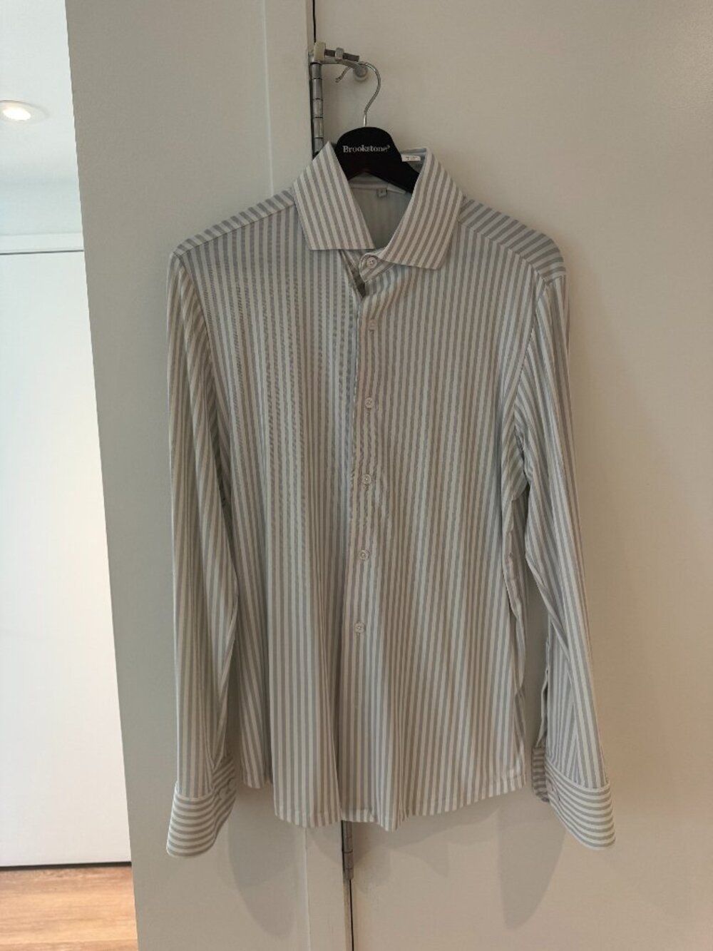 State & Liberty Gray White Stripe Performance Button Down Shirt Size Small